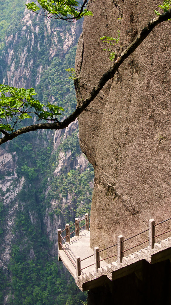 Hiking in Huangshan Park