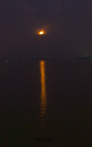 Moon over West Lake