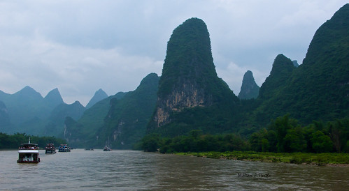 Cruise down the Li River