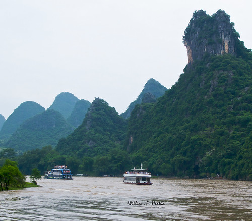 Cruise down the Li River