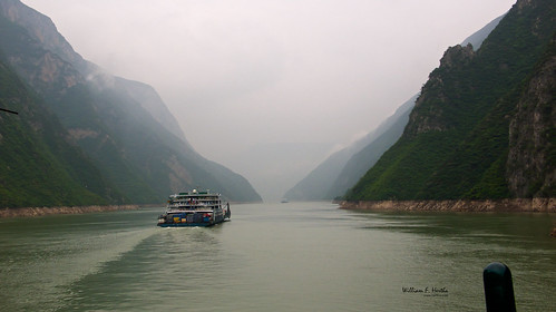 Passage through the Qutang Gorge