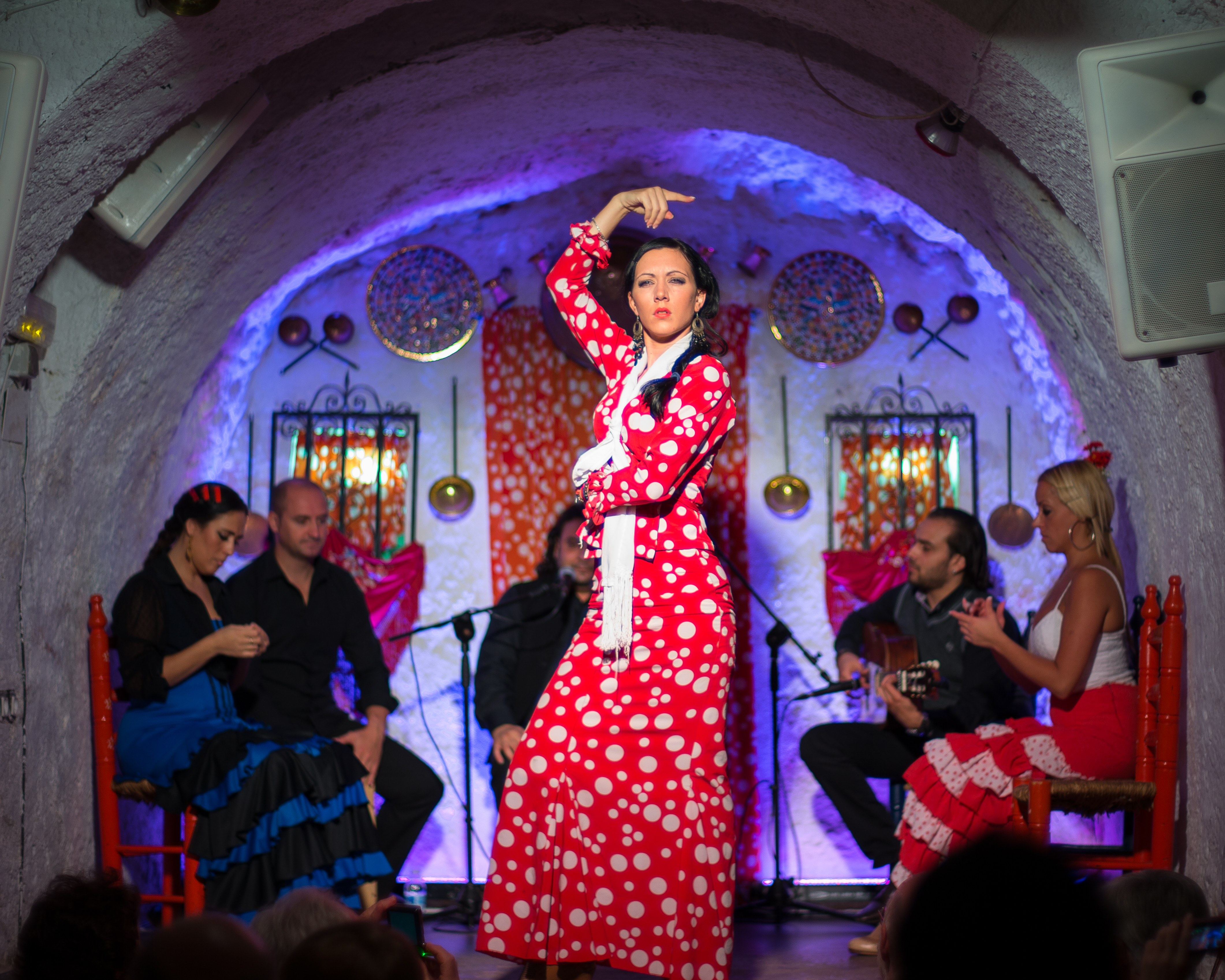 Flamenco DanerLeica M, Voightlander Nokton 50mm, ISO 200, f/1.2, 1/90 sec