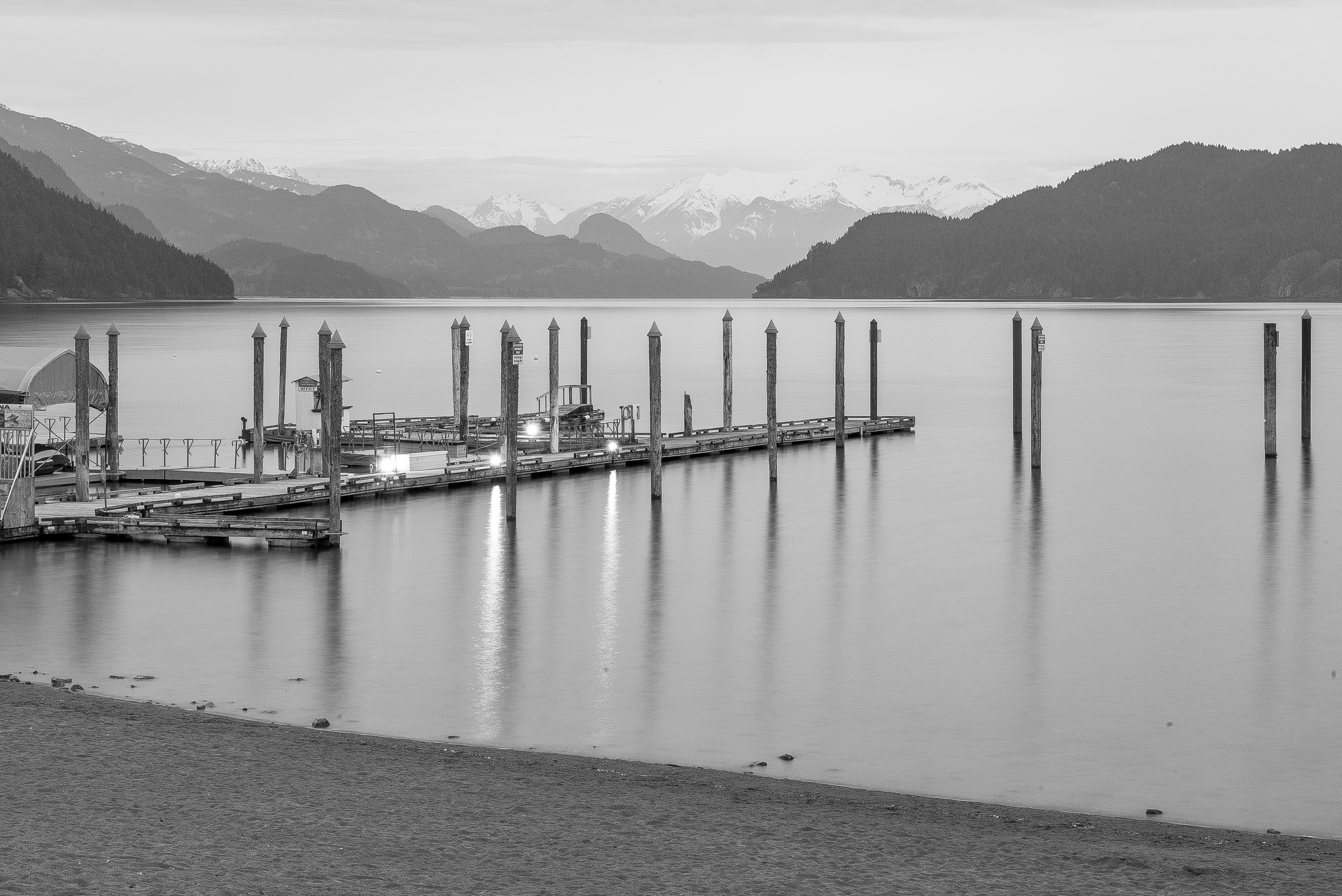 Leica M, Leica Noctilux-M 50mm, ISO 200, f/16, 1/16 secEarly morning on Harrison Lake